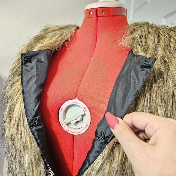 Miss Me Faux Fur Cable Knit Vest - Size L - Picture 11 of 14